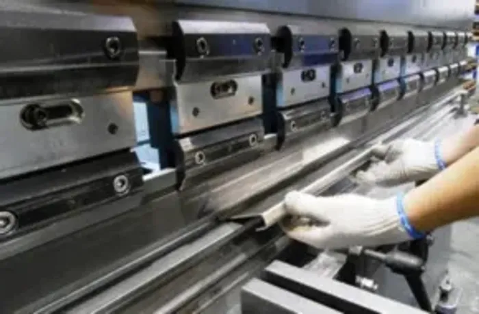 Operador de dobradeira cnc