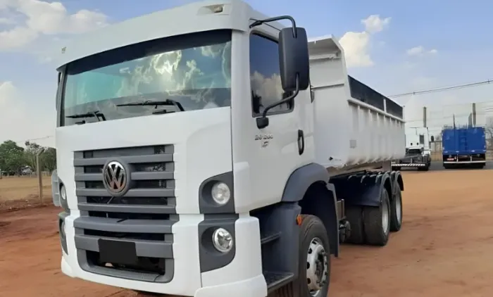 VW 26260 6x4 Caçamba ano 2012