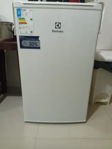 Frigobar Electrolux modelo EM120 Efficient