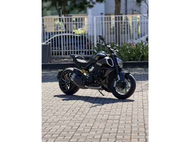 Ducati Diavel v4 2025