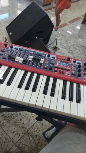 Nord Electro 6D 73 (impecável)
