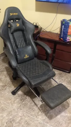 Cadeira Gamer KBM! GAMING Tempest CG600, Cinza Claro, Com Almofadas, Descanso Para Pernas