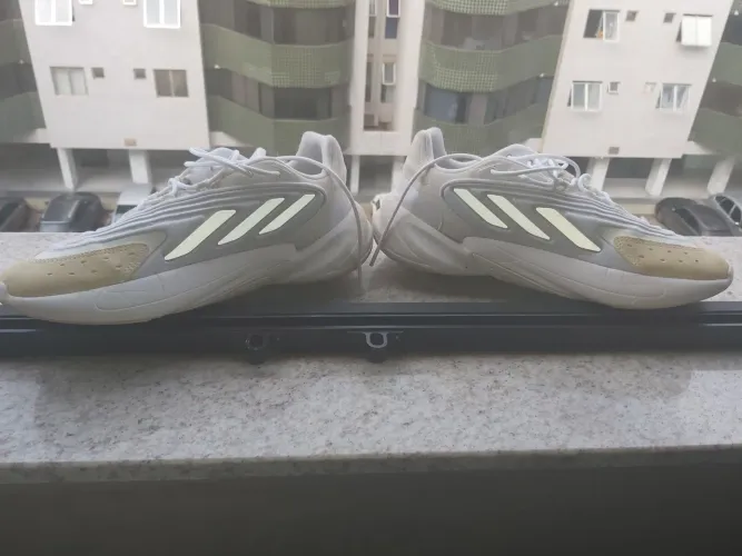 Adidas ozeliia original 