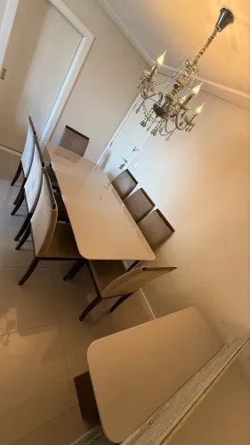 Mesa 8 cadeiras + aparadores