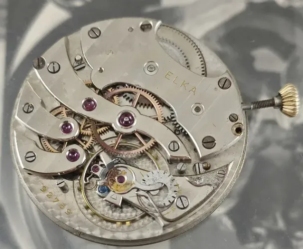 Antiga maquina de relógio de bolso de alta qualidade. Elka 17 rubis.
