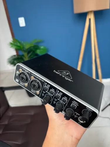 Interface de áudio Behringer UMC202HD