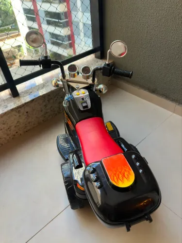 Moto elétrica infantil 