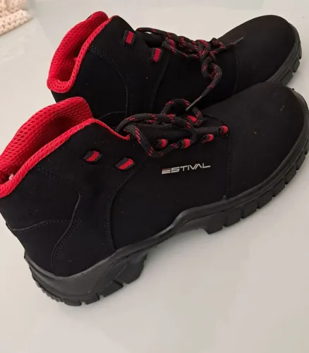 Bota de segurança Estival, nova.