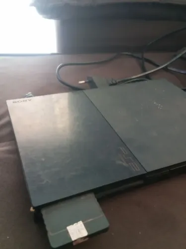 Vende-se PS 2 com 1 cartão de memória 2 controles. Mas está faltando um cabo de de pornatv
