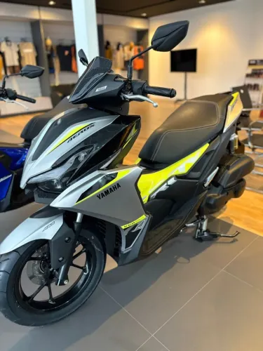 YAMAHA AEROX 160. LEANDRO