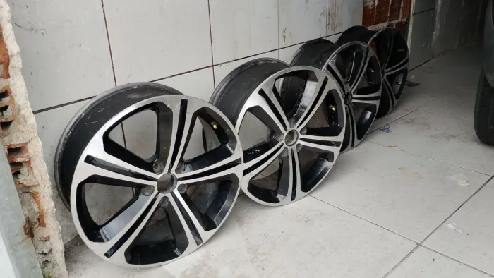 Rodas aro 18 valor 2.000 negociável