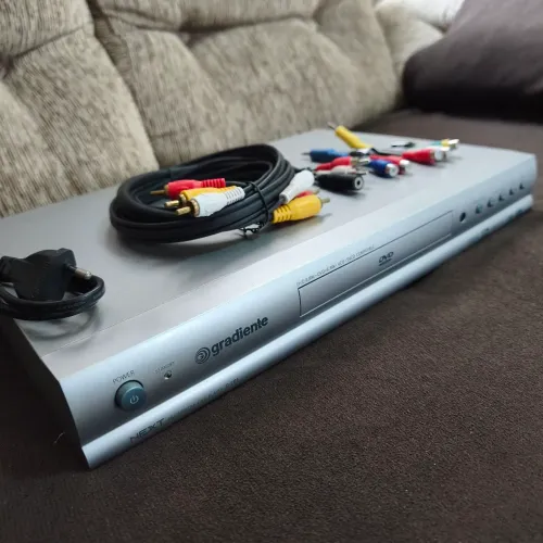 DVD Player Gradiente D-201 com Controle Remoto e Cabos Originais - Perfeito Estado