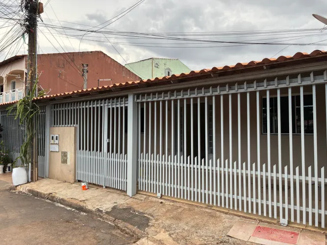 Vendo casa de esquina nascente Qr01