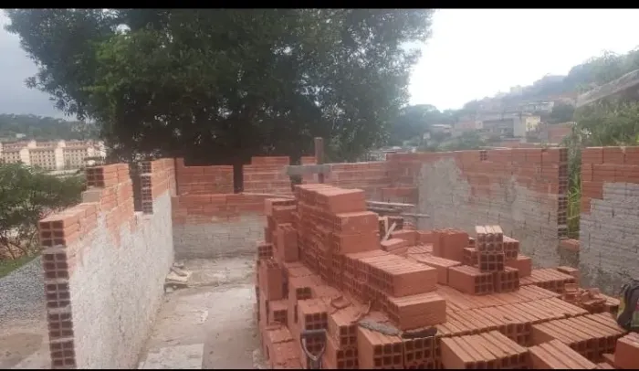 Vende se terreno