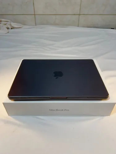 MacBook Pro M2 Pro 1TB 16GB 230 ciclos completo
