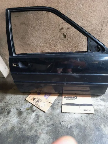 Porta direita dianteira Santana ano 2000