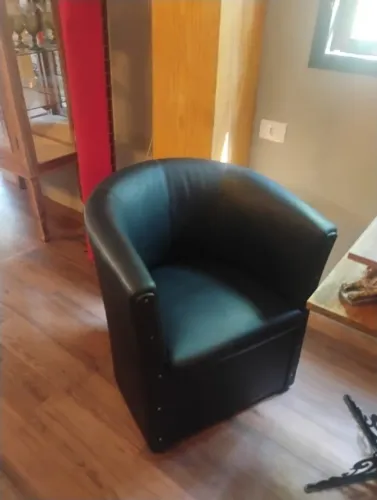 Par de poltronas Meia Lua em Courino Preto