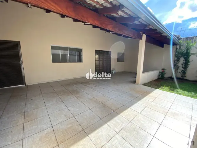Casa residencial com 3 quartos sendo 1 suíte disponível para venda no bairro Carajás em Ub