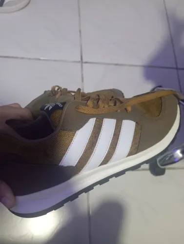 Tenis Adidas tamanho 40