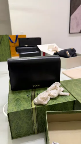Gucci acompanha caixa