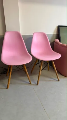 2 Cadeiras Eiffel Rosa - Design Moderno 
