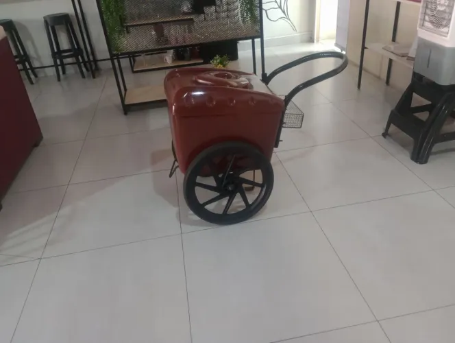 Vendo Carrinho de Picolé com as placas de gelos.