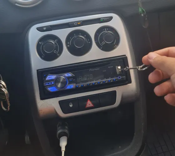 Toca cd pioneer completo Bluetooth e saída subwofer novinho FAÇO ENTREGAS