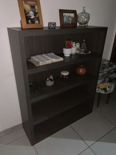Estante de madeira maciça