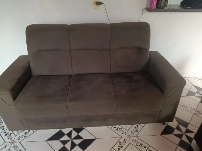 Vendo conjunto de sofá 3 e 2 lugares cor marrom