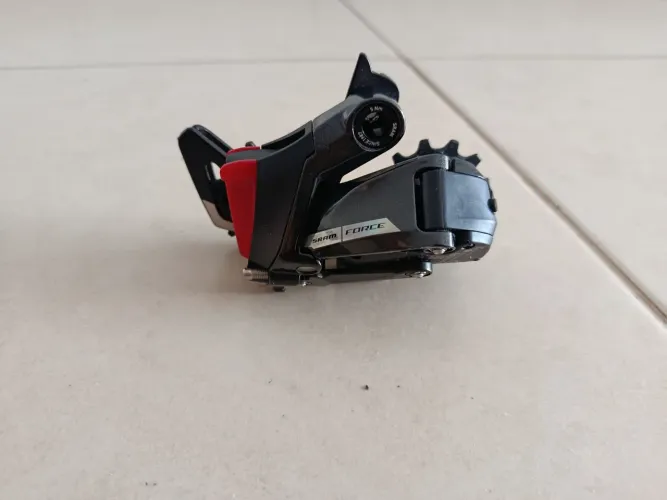 Câmbio traseiro sram force 12v eletrônico sem bateria...