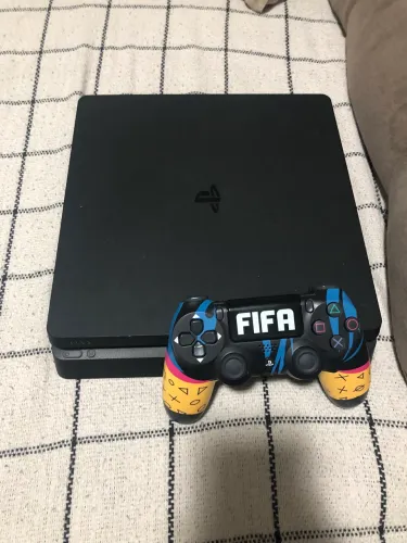 Ps4 slim 1tb + controle