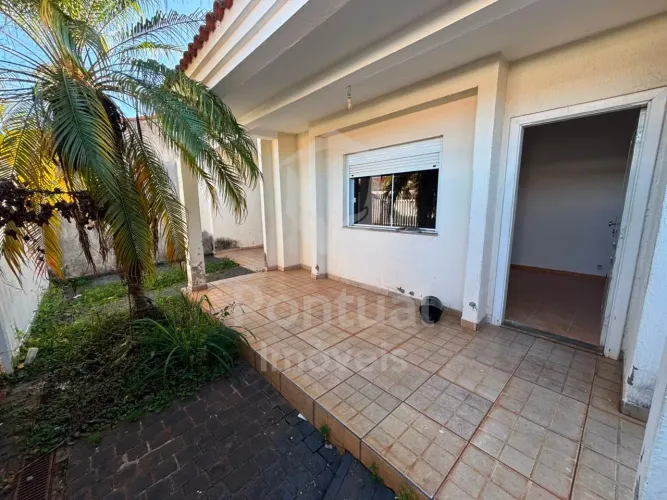 Casa para aluguel, 3 quartos, 1 suíte, 2 vagas, JARDIM PATRICIA - UBERLANDIA/MG