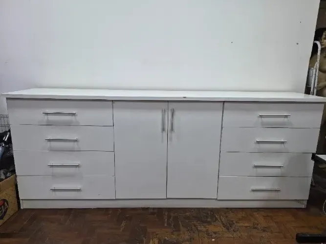 Gaveteiro de 2 portas e 8 gavetas grandes. Aceito cartao e parcelo.