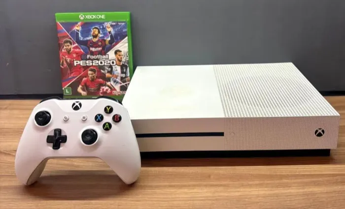 Xbox one S com pouco tempo de uso e com procedência+jogos mídia física e digital