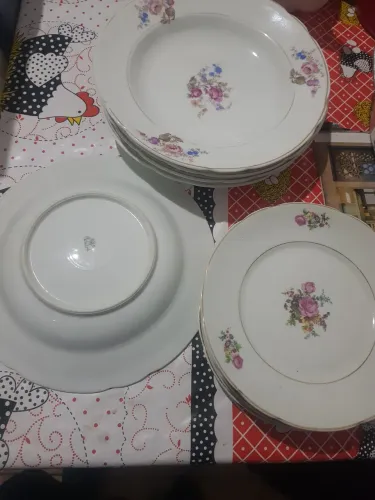 Porcelana real 5 prratos fundo e 5 pratos para sobremesa com filetes de ouro