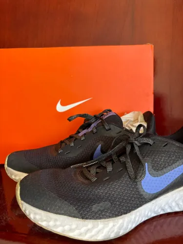 Tênis Nike Revolution 5 Glitter