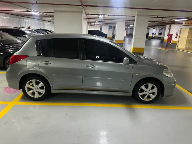 Nissan Tiida SL 1.8/1.8 Flex 16V Aut. 2012