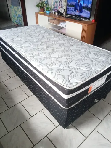 Cama box com molas