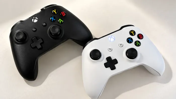 2 Controles Xbox One Preto e Branco