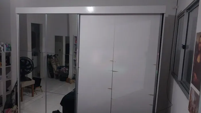 Guarda-roupa grande branco casal