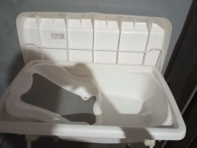 Vendo mini berço e banheira com trocador