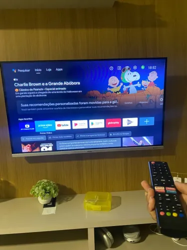 Vende-se uma TV PHILCO SMART 32 polegadas
