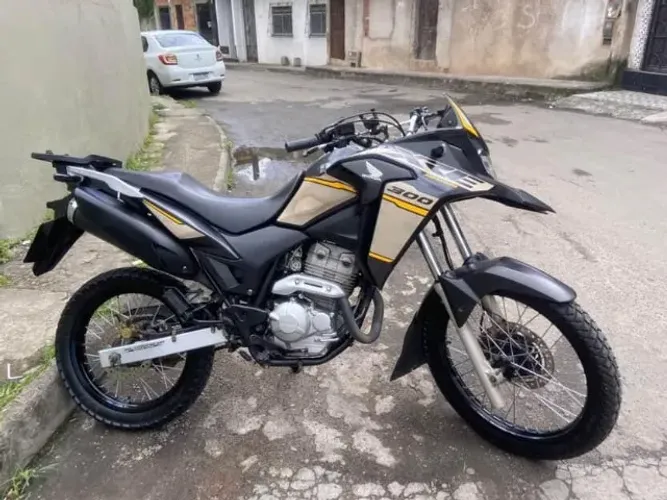 XRE300 2023