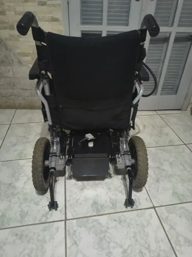 Cadeira de rodas motorizada D1000