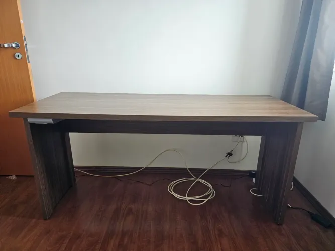 Mesa escritorio 2 metros MDF amadeirado