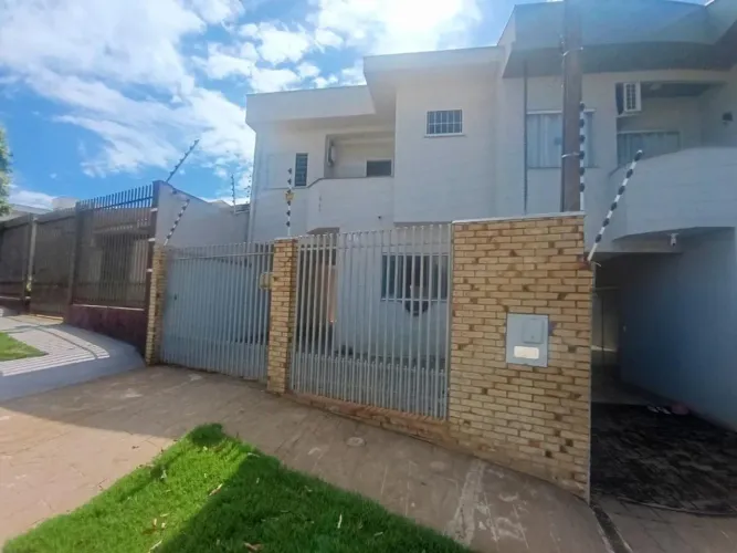 Sobrado à venda em Maringá, Jardim Colina Verde, com 3 quartos, com 165.8 m²