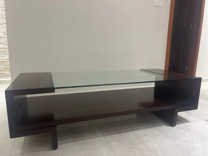 Mesa de centro madeira tampo em vidro