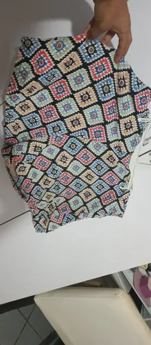 Short com estampa geometrica colorida
