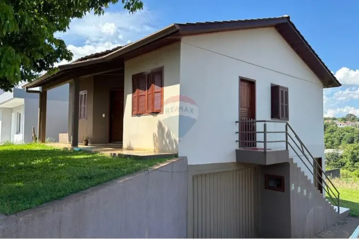 CASA 04 DORM. 02 BANHEIROS - CENTRO - CONSTANTINA/RS