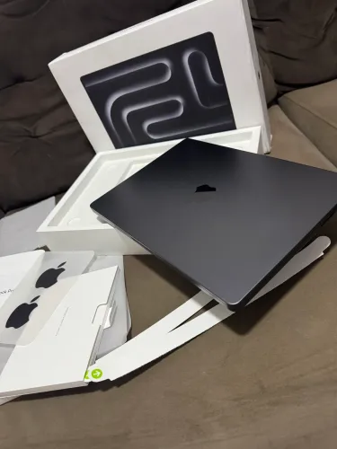 MacBook Pro M3 Chip Pro | 18GB RAM | Completo